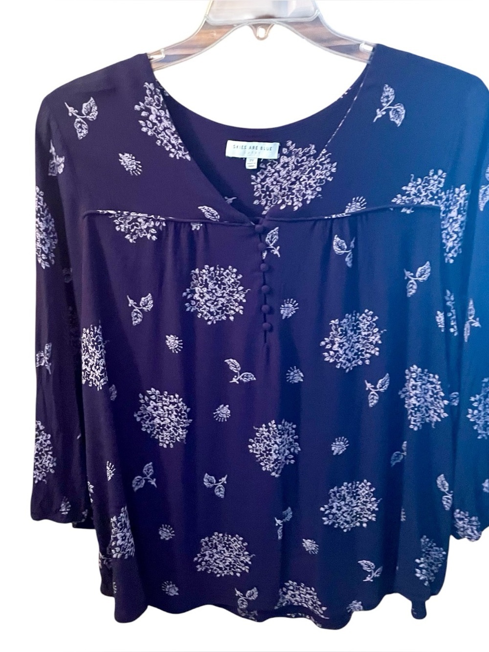 Women’s Navy Floral V-neck Button-Front Blouse with 3/4 sleeves, Plus 2X,